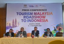Usai membuka border bagi wisatawan asing, Malaysia tahun ini menargetkan kunjungan hingga 9,2 juta orang termasuk dengan strategi menggencarkan promo penjualan paket wisata di dua kota utama yaitu Jakarta dan Medan.