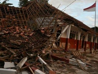 Badan Nasional Penanggulangan Bencana (BNPB) melaporkan data terkini korban meninggal imbas gempa bumi magnitudo (M) 5,6 di Cianjur.