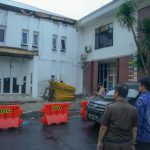 Walikota Medan, Bobby Afif Nasution saat meninjau bangunan Kantor Kejari Medan yang roboh beberapa waktu lalu