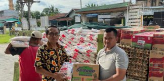 PT Indonesia Asahan Aluminium persero (Inalum) melalui program tanggung jawab sosial dan lingkungan (TJSL) menyerahkan bantuan kepada korban terdampak banjir yang terjadi di Kecamatan Buntu Pane, Kabupaten Asahan.