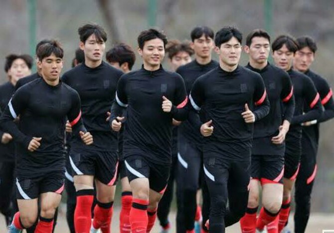 Pemain Korea Selatan saat melakukan sesi latihan jelang laga melawan Uruguay