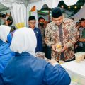Walikota Medan, Bobby Nasution saat mencicipi salah satu kuliner khas Medan