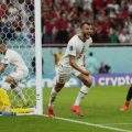 Pemain Timnas Maroko bergembira menyambut gol pertama mereka ke gawang Timnas Belgia