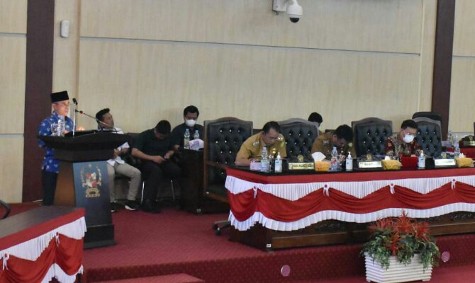 Juru Bicara Fraksi PKS DPRD Medan, Irwansyah saat menyampaikan pendapat fraksinya terkait Ranperda Keolahragaan