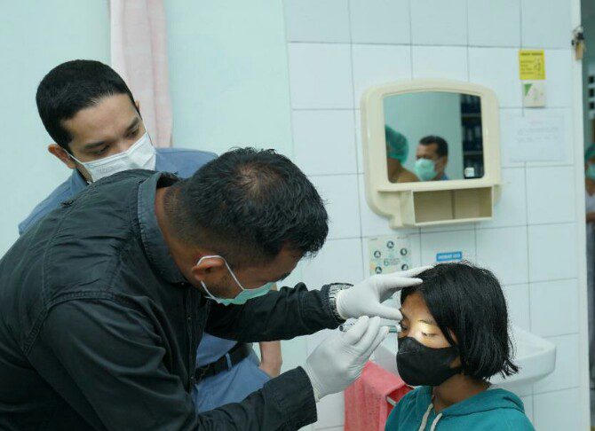 Manajemen PT Indonesia Asahan Aluminium (Inalum) persero menggelar operasi katarak gratis yang dilaksanakan di Klinik PT Inalum Kantor PLTA Paritohan, beberapa hari lalu. Kegiatan ini dalam rangka menyambut HUT PT Inalum ke – 47, 6 Januari 2023 mendatang.