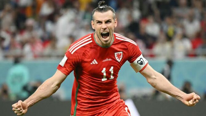 Penyerang Wales, Gareth Bale harus mengerahkan seluruh kemampuannya saat melawan Inggris