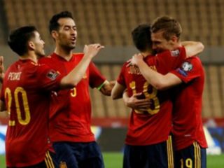Timnas Spanyol telah resmi mengumumkan daftar skuad untuk Piala Dunia 2022 di Qatar. Dalam daftar tersebut tidak ada nama bek PSG Sergio Ramos dan gelandang Liverpool Thiago Alcantara.
