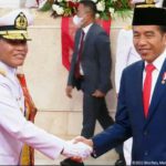 Presiden Joko Widodo atau Jokowi memberikan pesan kepada Kepala Staf TNI Angkatan Laut atau KSAL Laksamana Muhammad Ali yang resmi dilantik pada Rabu (28/12/2022).