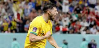 M Leckie melakukan selebrasi usai mencetak gol ke gawang Denmark. Australia melaju ke babak 16 besar dengan status runner up grup D Piala Dunia 2022 (foto:google)