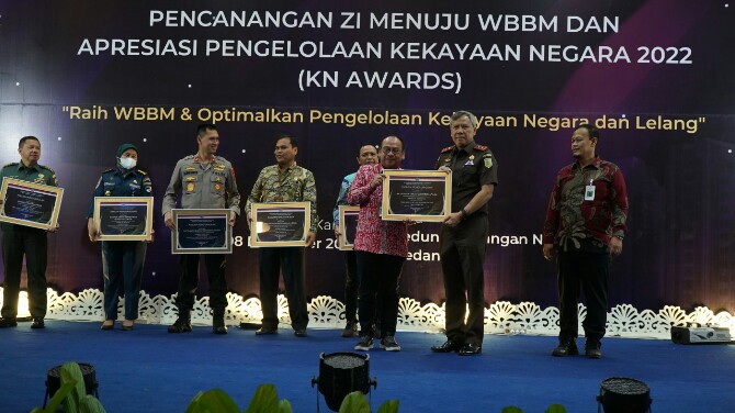 Kejaksaan Tinggi Sumatera Utara (Kejati Sumut) peroleh penghargaan sebagai Juara 1 kategori Pengawasan dan Pengendalian yang Efektif.