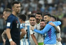 Pemain Timnas Argentina merayakan keberhasilannya
