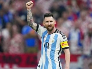 Kapten Timnas Argentina, L Messi berpeluang meraih prestasi ganda, membawa Argentina juara Piala Dunia 2022 sekaligus menjadi top skor
