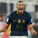 Penyerang Timnas Prancis, K Mbappe berpeluang menjadi top skor Piala Dunia 2022 . Pemain yang merumput di PSG ini telah mencetak lima gol