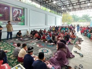 DPC Gerindra Binjai gelar doa bersama anak yatim, lansia dan ibu-ibu perwiritan untuk kemenangan Prabowo di Pilpres 2024 di rumah Ketua DPC Gerindra Binjai, Ahmad Azrai Aziz, Sabtu (17/22/2022).