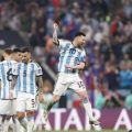 Pemain Timnas Argentina merayakan selebrasi atas keberhasilannya mengangkat Piala Dunia 2022