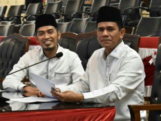 Anggota DPRD Medan mensahkan Perda Pembentukan Perangkat Daerah yang baru melalui sidang paripurna, Selasa (20/12/2022).