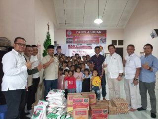 DPD Partai Gerindra Sumut kunjungi Panti Asuhaan Jembatan Jalan Suci rayakan Natal dan Tahun Baru bersama puluhan adik-adik Panti Asuhan di Jl. Bunga Wijaya Kesuma, Medan Selayang, Selasa (27/12).