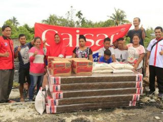 Manajemen Pabrik Springbed Caisar Bantu Warga Sunggal Korban Kebakaran