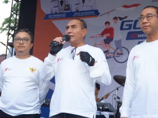 Komisaris Utama PT Bank Sumut Brata Kesuma (kiri), saat bersama Gubsu Edy Rahmayadi (tengah) dan Rahmat Fadillah Pohan saat menjabat Dirut PT Bank Sumut belum lama ini. Brata mengatakan, operasional Bank Sumut normal pasca Rahmat dinonaktifkan.(ist)