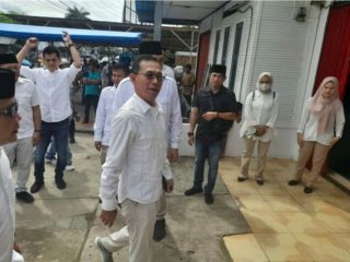 Kunjungan anggota DPR RI dari komisi XI Partai Gerindra daerah pemilihan (Dapil) 2, Gus Irawan Pasaribu ke Mandailing Natal tidak hanya membagikan sembako tapi juga memotivasi para kader.