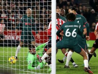 Brentford Hancurkan Liverpool