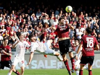 AC Milan berhasil mempermalukan tuan rumah Salernitana 2-1 dalam lanjutan Liga Italia di Stadion Arechi, Rabu (4/1/2023).