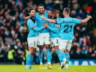 Alih - alih ingin menuntaskan dendam atas kekalahan di Kompetisi liga, Chelsea malah dipermalukan Manchester City dua kali dalam sepekan.