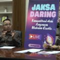 JAKSA DARING - Kajari Langkat Mei Abeto Harahap (kiri) memberikan penjelasan dalam Jaksa Daring Live IG @kejatisumut, di Medan, Kamis (12/1/2023). Kejari Langkat dinilai berprestasi dalam penanganan perkara lewat restorative justice.