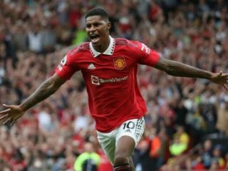 Penyerang MU, M Rashford diharapkan lebih agresif dalam menjebol gawang Manchester City ketika keduanya bertemu di Stadion Old Trafford, Sabtu (14/1/2023). Foto:google