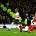 Penyerang Tottenham, H Kane melepaskan tembakan ke gawang Arsenal ketika kedua tim bertemu di Tottenham Hotspur Stadium, Minggu (15/1/2023). Dalam laga itu, Arsenal menang 2-0 dan masih kokoh di puncak klasemen sementara Liga Inggris musim 2022/2023Foto : Reuters