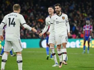 B Fernandes dan Eriksen yang menjadi aktor utama gol MU tercipta ke gawang Crystal Palace di Stadion Selhurst Park, Kamis (19/1/2023). Sayangnya, MU bermain imbang 1-1 dalam laga tersebut. Foto:google