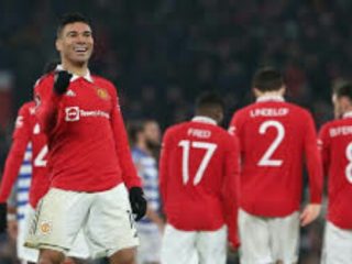 Pemain MU Casemiro merayakan golnya ke gawang Reading di Stadion Old Trafford dalam ajang Piala FA, Minggu (29/1/2023). Dalam laga itu MU menang 3-1 dan Casmiro sumbang dua gol. Foto:google