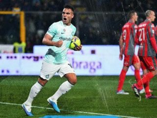 Penyerang Inter Milan, L Martinez merayakan golnya ke gawang Cremonese, Minggu (29/1/2023). Dalam laga ini Inter menang 2-1 dan L Martinez mencetak dua gol. Foto :google