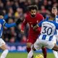 Penyerang Liverpool, M Salah berusaha melewati hadangan pemain Brighton. Dalam laga ini Liverpool kalah 1-2. Foto: google.com