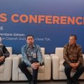 DIREKSI BANK SUMUT - (Dari Kiri - Kanan) Direktur Keuangan dan TI, Arieta Aryanti; Direktur Kepatuhan, Eksir; Plt Dirut/Direktur Pemasaran, Hadi Sucipto; Direktur Bisnis dan Syariah, Irwan, diabadikan dalam proses konferensi pers, di JW Marriott Medan, Senin (9/1/2023). (kaldera/wan)