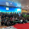 BUBAR - Tim PSMS Medan yang berlaga di Liga 2 musim ini resmi dibubarkan pasca pengumuman penghentian kompetisi oleh PSSI. Perpisahan tim di Aula Tengku Rizal Nurdin, Jumat (13/1/2023) malam) berlangsung haru.(kaldera/putera)