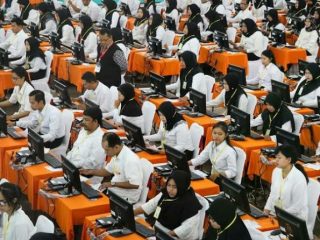 Pemerintah bakal membuka lowongan calon aparatur sipil negara (CASN). Rekrutmen CASN ini melingkupi seleksi calon pegawai negeri sipil (CPNS) serta Pegawai Pemerintah dengan Perjanjian Kerja (PPPK).