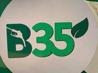 Pemerintah akan meningkatkan persentase campuran Bahan Bakar Nabati (BBN) ke dalam Bahan Bakar Minyak (BBM) Solar dari 30% (B30) menjadi 35% (B35). Implementasi ini mulai berlaku besok, 1 Februari 2023.