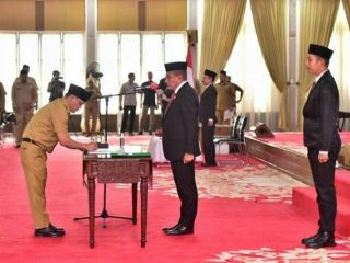 Pengambilan sumpah dan pelantikan 911 pejabat eselon III dan IV Pemprov Sumatera Utara, oleh Gubernur Sumut Edy Rahmayadi, Selasa (21/02/2023)