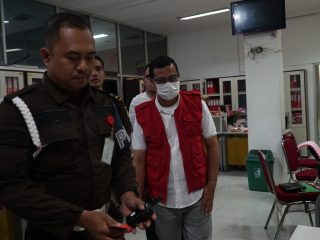 Kejatisu menahan eks Kasi Pemasaran Bank Sumut Stabat, Rabu (1/2/2023).