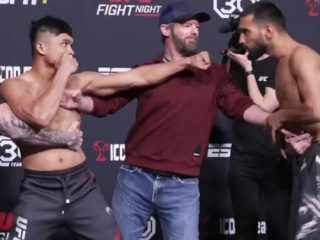 Jeka Saragih (kiri) akan bertanding melawan Anshul Jubli, di Las Vegas, Minggu pagi waktu Indonesia.