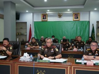 Kejaksaan Tinggi Sumatera Utara menghentikan penuntutan perkara penganiayaan yang diusulkan Kejari Batubara setelah sebelumnya dilakukan ekspose kepada Jaksa Agung Muda Pidana Umum (JAM Pidum) Kejagung RI Dr. Fadil Zumhana, didampingi Direktur TP Oharda Agnes Triani, SH, MH Selasa (7/2/2023).