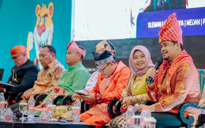 Walikota MEDAN, Bobby Nasution saat memaparkan tentang digitalisasi sandang di acara Dialog Kebudayaan HPN 2023, di Hotel Santika Dyandra, Selasa (7/2/2023). Foto: Dinas Kominfo Kota Medan
