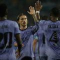 Pemain Real Madrid merayakan kemenangan 4-1 atas Al Ahly di Semifinal Piala Dunia Antar Klub. Madrid akan bertemu Al Hilal di partai final