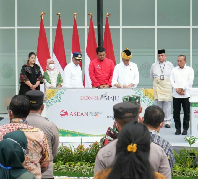 Presiden Joko Widodo saat meresmikan Terminal Amplas, Medan, Kamis (9/2/2023). Foto: Dinas Kominfo Kota Medan