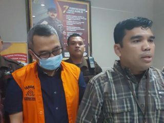 Kasipenkum Kejatisu, Yos Tarigan (kanan) memberikan keterangan pada wartawan, di Kantor Kejatisu, kemarin.(kaldera/ist)
