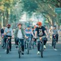 Presiden Joko Widodo dan Walikota Medan, Bobby Nasution bersepeda mengitari beberapa kawasan di Kota Medan, Minggu (12/2/2023). Foto: Dinas Kominfo Kota Medan