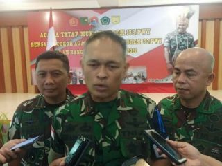 Brigjend TNI Juinta O Sembiring (tengah)