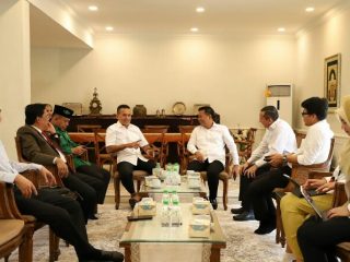 Wakil Gubernur (Wagub) Sumatera Utara (Sumut) Musa Rajekshah menerima Panitia Rapat Kerja Nasional (Rakernas) Lembaga Pendidikan Tinggi Pengurus Besar Nahdlatul Ulama (LPT-PBNU) di Rumah Dinas Jabatan Wagub, Jalan Teuku Daud, Senin (20/2). (DISKOMINFO SUMUT)