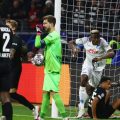 Penyerang Napoli, Osimhen merayakan golnya ke gawang Frankfurt dalam laga leg pertama babak 16 besar Liga Champions di Stadion Deutche Bank Park, Rabu (22/2/2023). Dalam laga itu Frankfurt kalah 0-2. Foto :Reuters